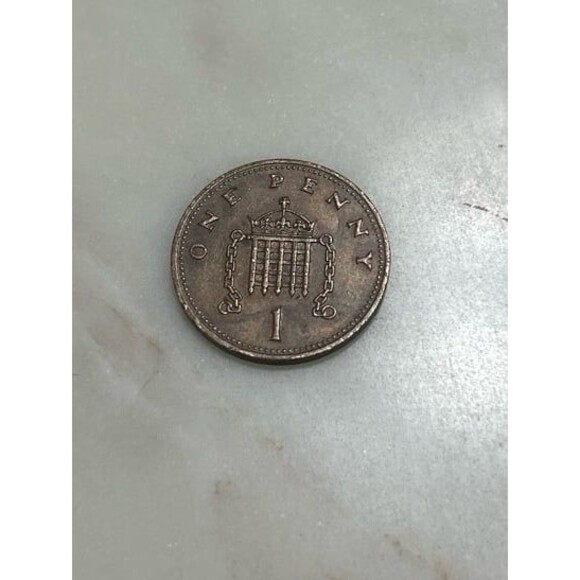 Great Britain One Penny Coin Queen Elizabeth II - Picture 1 of 4